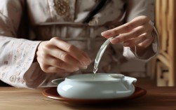 韩国敬茶礼仪新规，到底该用哪只手？