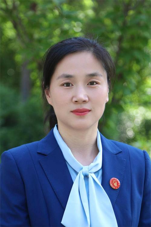 鲍莉是哪个学校的教师？-图2