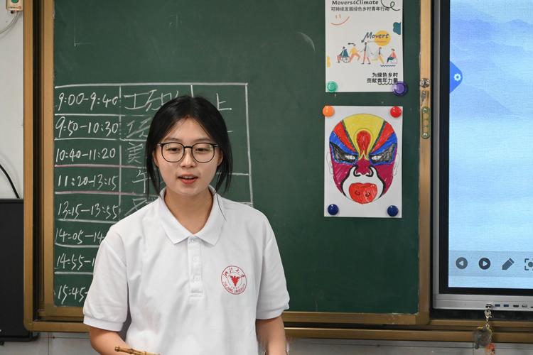 万海妍就读于哪所学校？-图1