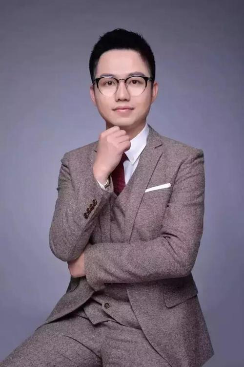 朱伟与何凯文,英语备考选谁更合适?-图1 朱伟与何凯文,英语备考选谁更合适?-图1