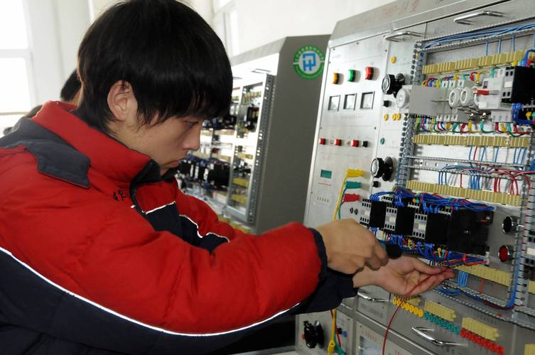 高级电工证报名条件有哪些?-图2 高级电工证报名条件有哪些?-图2