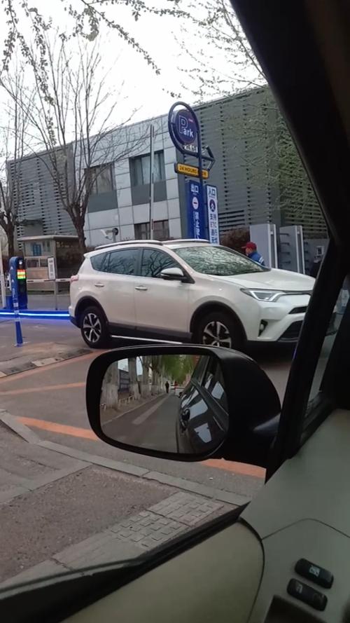 首经贸哪个门进车-图3